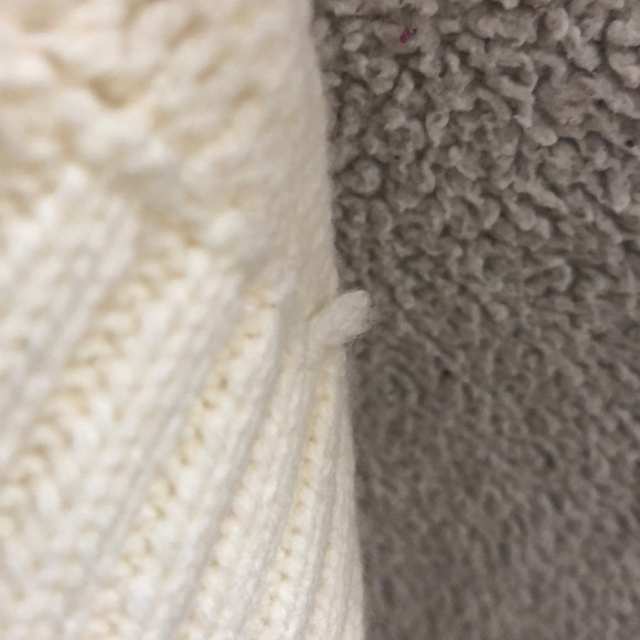 Loose Fitting Knitted 🧶 Sweater Top ⛄️ - Picture 8 of 8